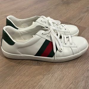 Clean simple white Gucci sneakers
